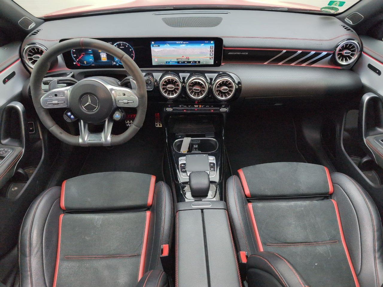 Mercedes-Benz CLA-klasse AMG 35 4MATIC Premium Plus | 2019 | 115.644 km | Automaat | K549PF | NAP: Geen oordeel - Sedan: obrázek 5 Mercedes-Benz CLA-klasse AMG 35 4MATIC Premium Plus | 2019 | 115.644 km | Automaat | K549PF | NAP: Geen oordeel - Sedan: obrázek 5