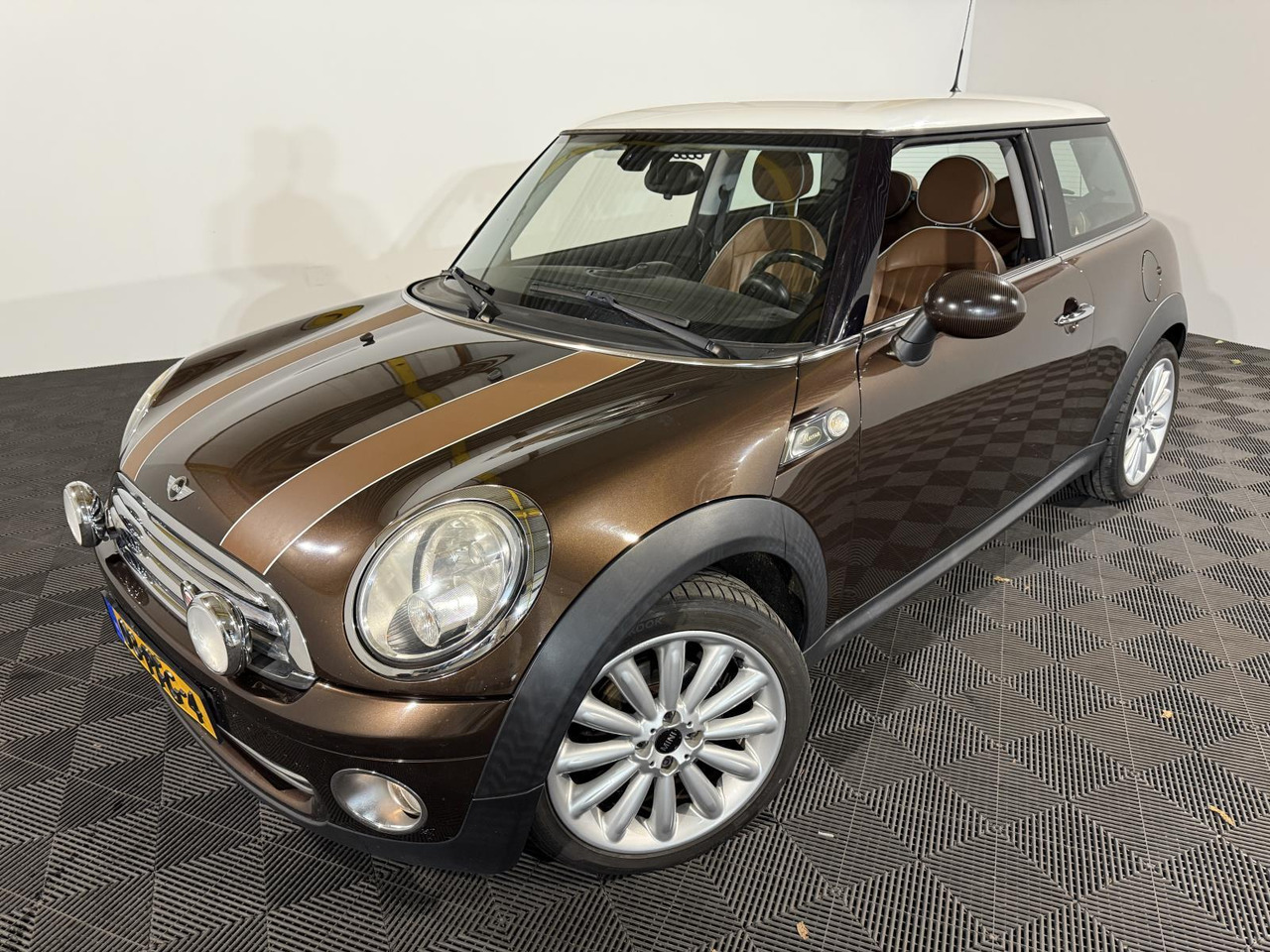 Mini | Mini | 1.6 Cooper Mayfair | 2011 | 199.566 km | 03PFG4 | Logisch - Hatchback: obrázek 1 Mini | Mini | 1.6 Cooper Mayfair | 2011 | 199.566 km | 03PFG4 | Logisch - Hatchback: obrázek 1