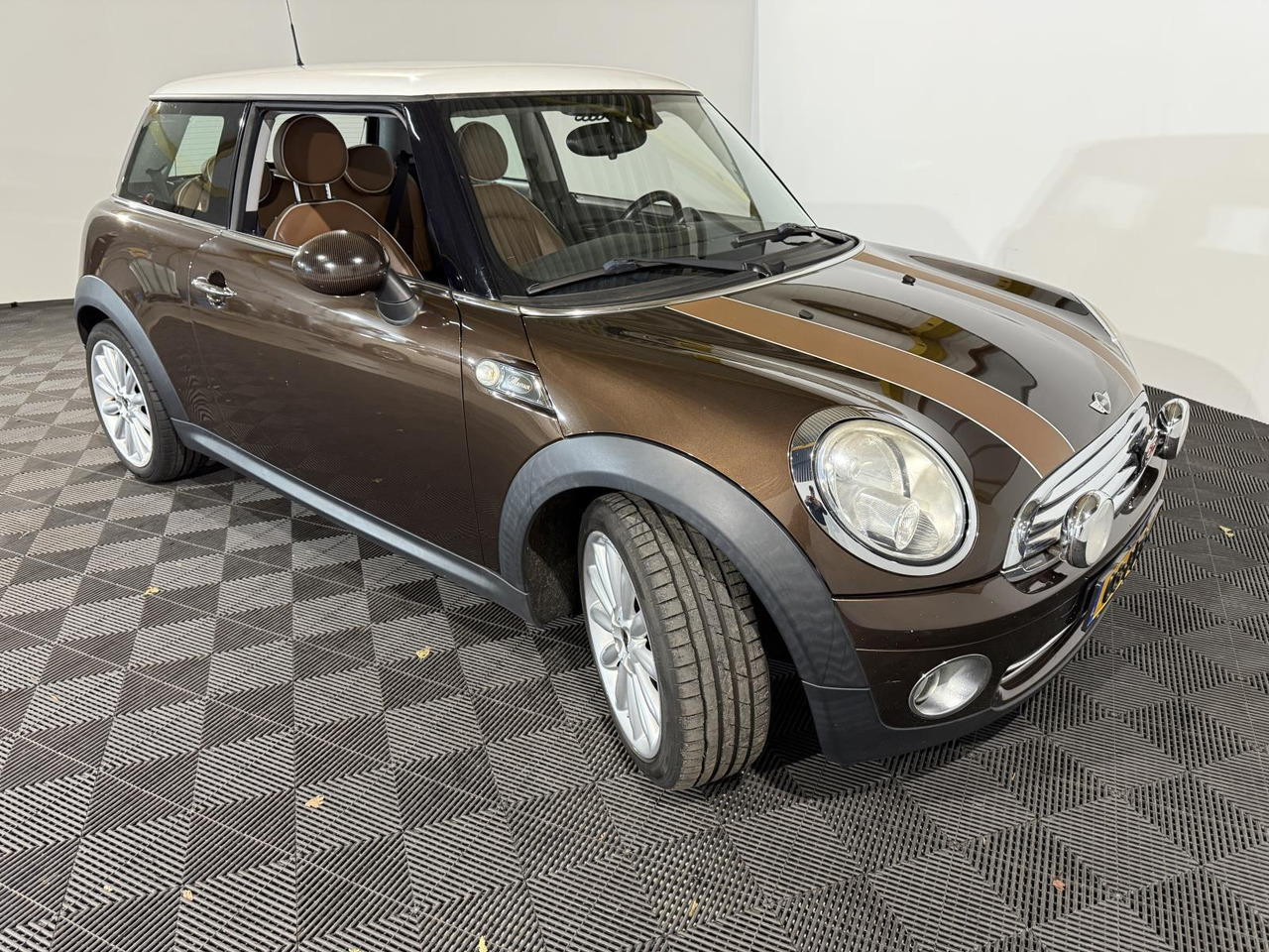 Mini | Mini | 1.6 Cooper Mayfair | 2011 | 199.566 km | 03PFG4 | Logisch - Hatchback: obrázek 5 Mini | Mini | 1.6 Cooper Mayfair | 2011 | 199.566 km | 03PFG4 | Logisch - Hatchback: obrázek 5