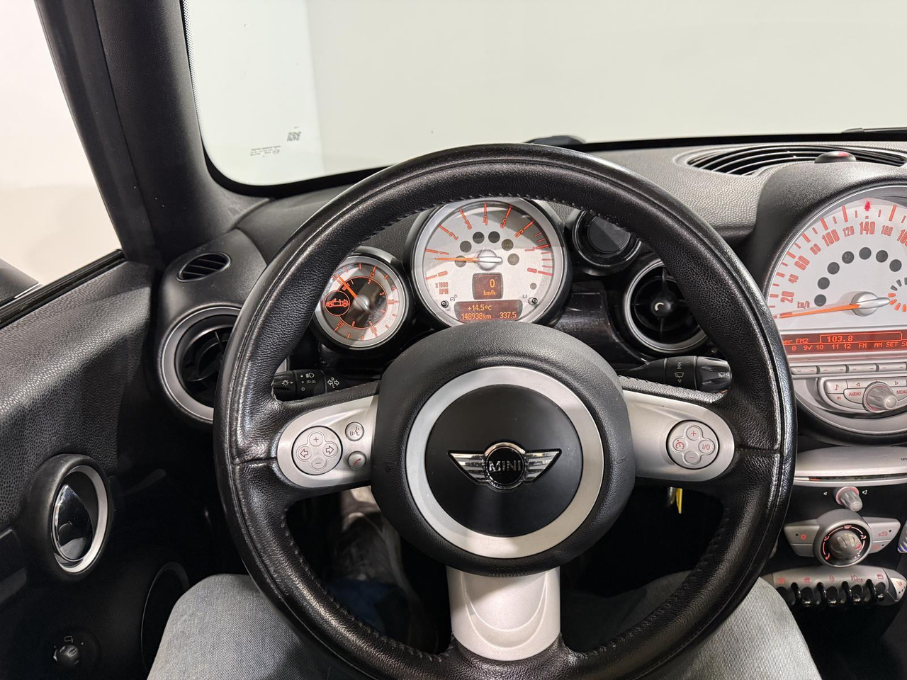 Mini | Mini Cabrio | 1.6 Cooper Chili | 2010 | 148.938 km | 92LHF2 | Logisch - Osobní auto: obrázek 5 Mini | Mini Cabrio | 1.6 Cooper Chili | 2010 | 148.938 km | 92LHF2 | Logisch - Osobní auto: obrázek 5