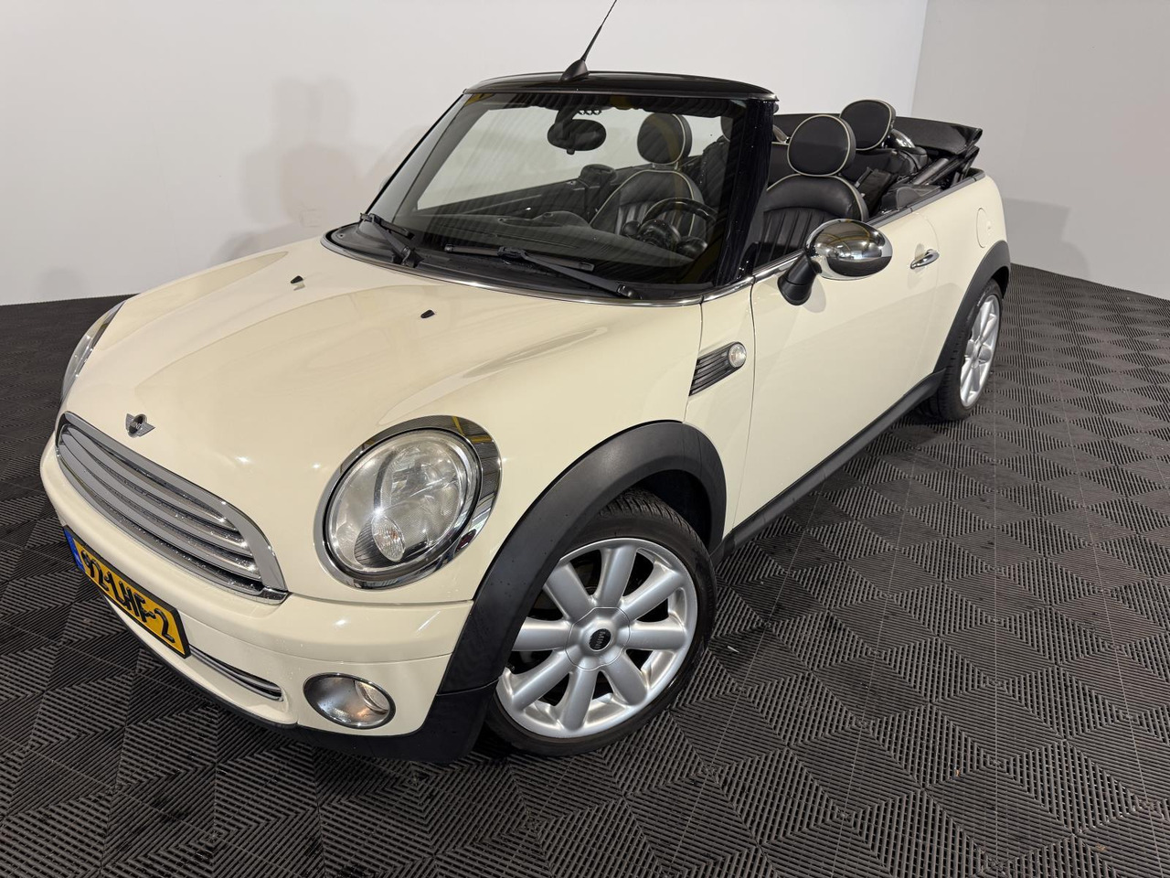 Osobní auto Mini | Mini Cabrio | 1.6 Cooper Chili | 2010 | 148.938 km | 92LHF2 | Logisch: obrázek 1
