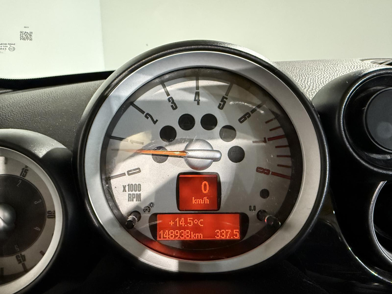Mini | Mini Cabrio | 1.6 Cooper Chili | 2010 | 148.938 km | 92LHF2 | Logisch - Osobní auto: obrázek 4 Mini | Mini Cabrio | 1.6 Cooper Chili | 2010 | 148.938 km | 92LHF2 | Logisch - Osobní auto: obrázek 4