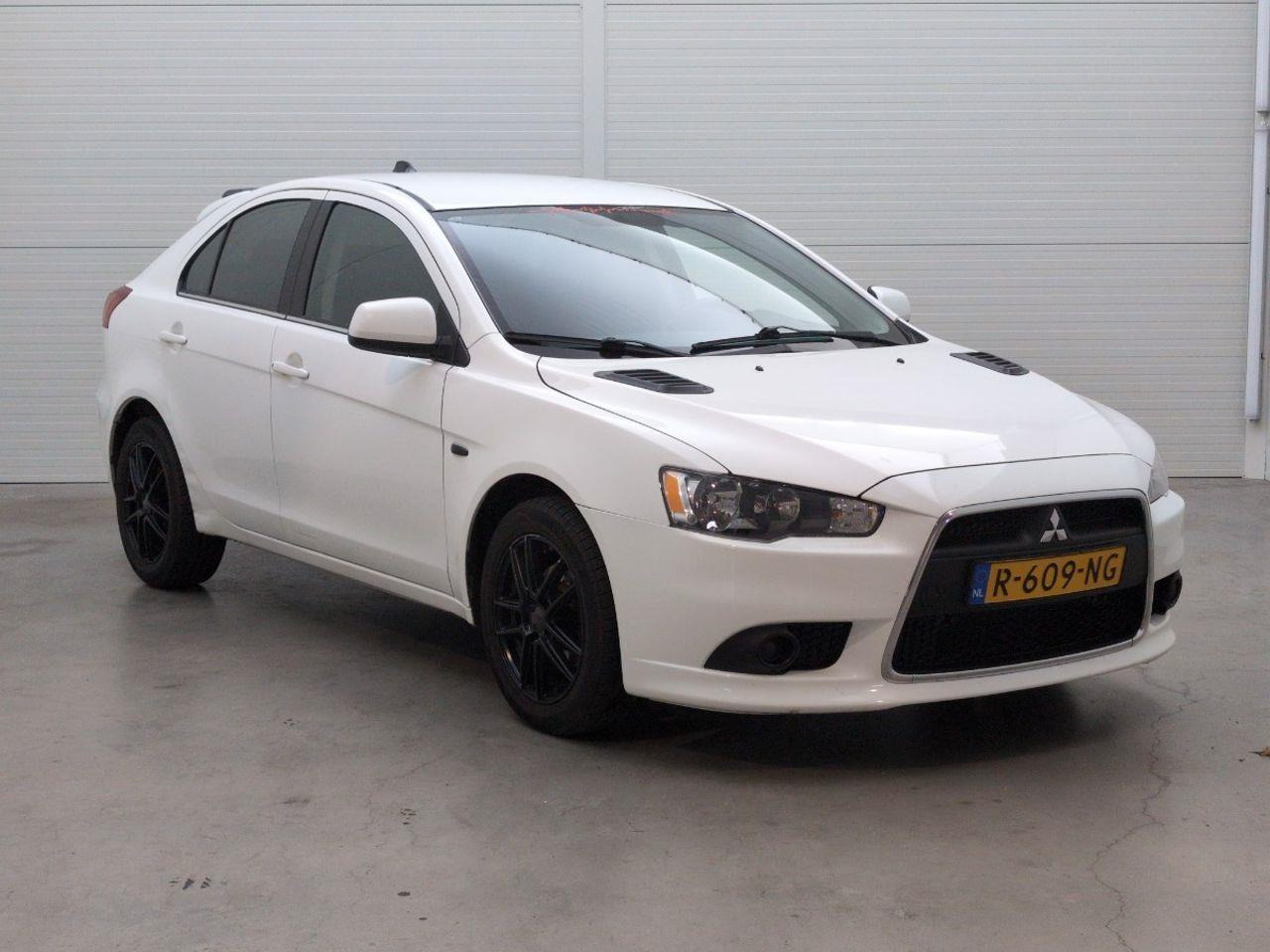 Mitsubishi Lancer Sportback 1.6 Limited Edition | 2016 | 216.592 km | R609NG | NAP: Geen oordeel - Hatchback: obrázek 2 Mitsubishi Lancer Sportback 1.6 Limited Edition | 2016 | 216.592 km | R609NG | NAP: Geen oordeel - Hatchback: obrázek 2