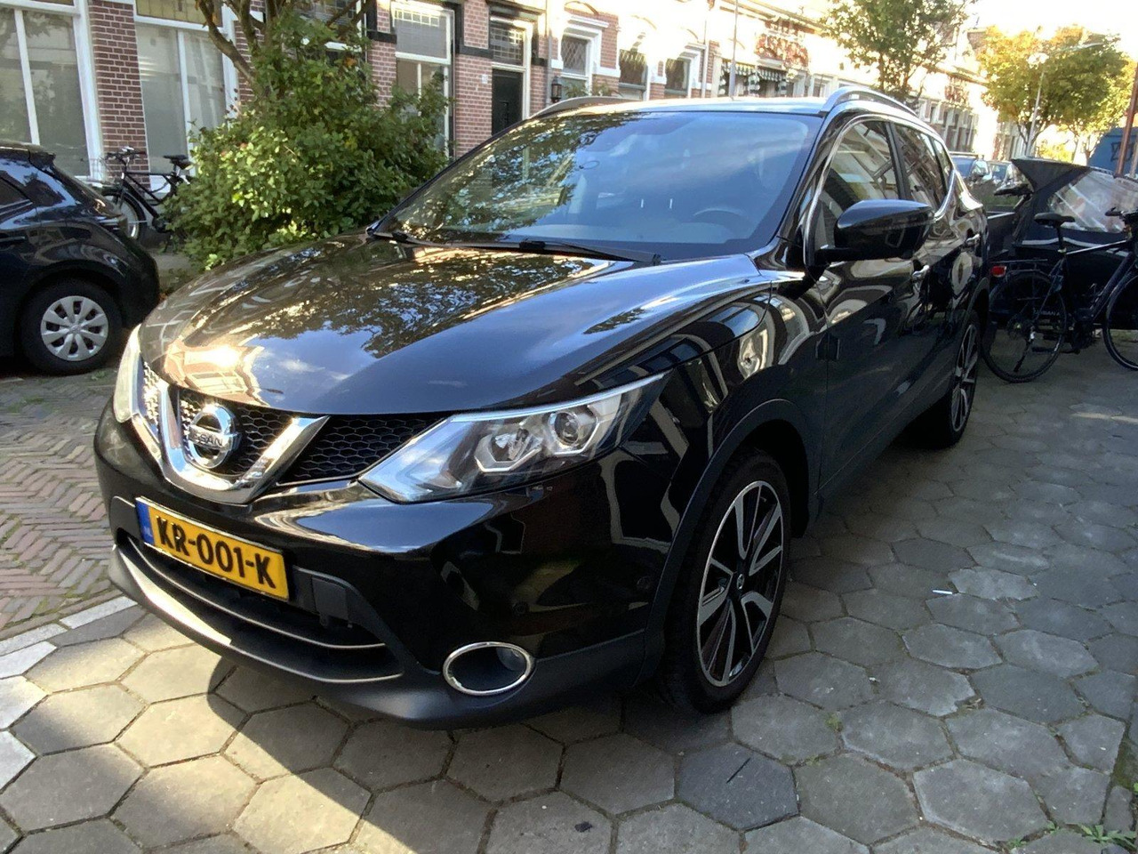 Nissan | Qashqai | 1.2 Tekna | 2016 | 193.328 km | Automaat | KR001K | Logisch - SUV: obrázek 1 Nissan | Qashqai | 1.2 Tekna | 2016 | 193.328 km | Automaat | KR001K | Logisch - SUV: obrázek 1