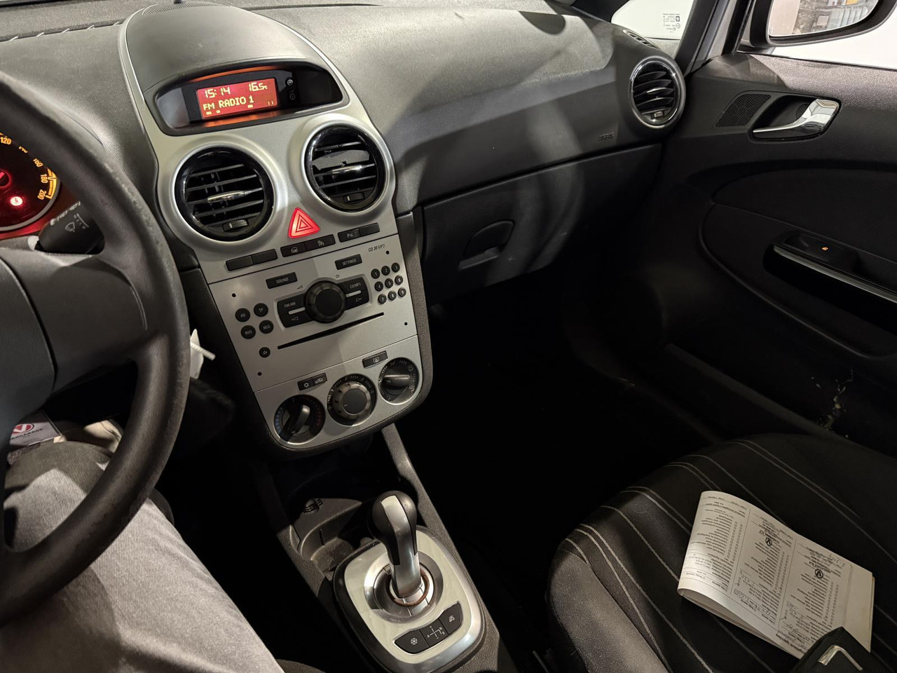 Opel | Corsa | 1.2-16V Cosmo Automaat | 2009 | 245.713 km | 45TJL8 | Geen oordeel - Hatchback: obrázek 5 Opel | Corsa | 1.2-16V Cosmo Automaat | 2009 | 245.713 km | 45TJL8 | Geen oordeel - Hatchback: obrázek 5