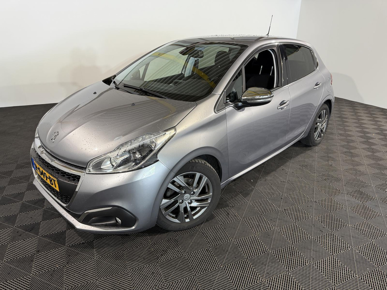 Peugeot | 208 | 1.5 BlueHDi Blue Lease Allure | 2019 | 183.354 km | R049BT | Geen oordeel - Hatchback: obrázek 1 Peugeot | 208 | 1.5 BlueHDi Blue Lease Allure | 2019 | 183.354 km | R049BT | Geen oordeel - Hatchback: obrázek 1