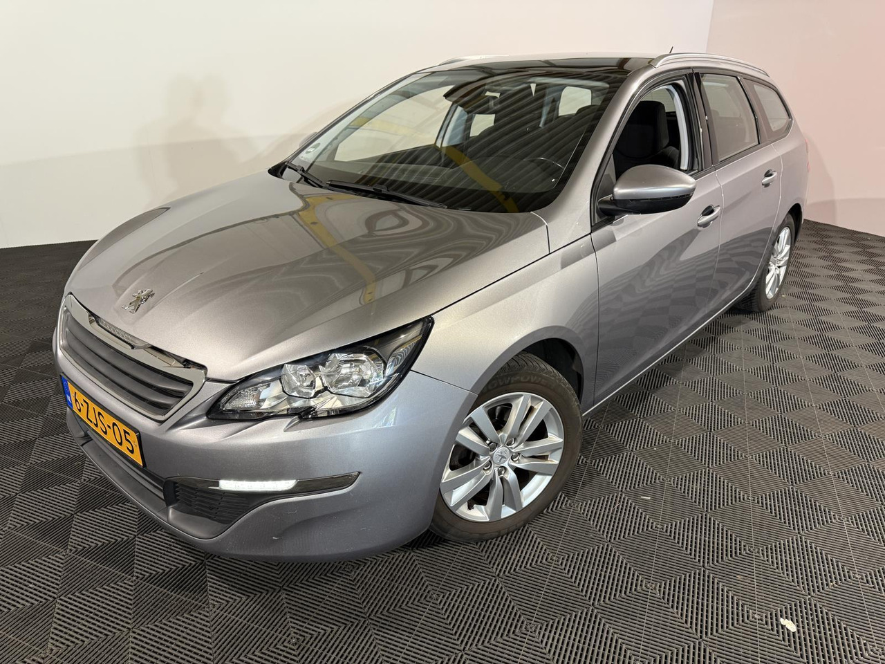 Peugeot | 308 SW | 1.2 e-THP Allure | 2015 | 158.352 km | 6ZJS05 | Logisch - Osobní auto: obrázek 1 Peugeot | 308 SW | 1.2 e-THP Allure | 2015 | 158.352 km | 6ZJS05 | Logisch - Osobní auto: obrázek 1