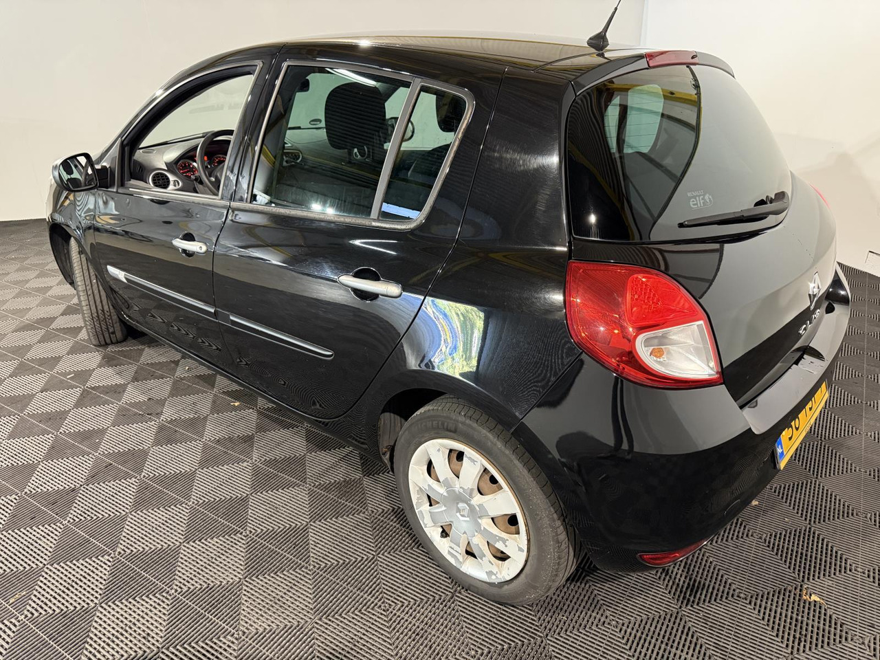 Renault | Clio | 1.2 Authentique | 2012 | 216.427 km | 56TSF7 | Logisch - Hatchback: obrázek 3 Renault | Clio | 1.2 Authentique | 2012 | 216.427 km | 56TSF7 | Logisch - Hatchback: obrázek 3