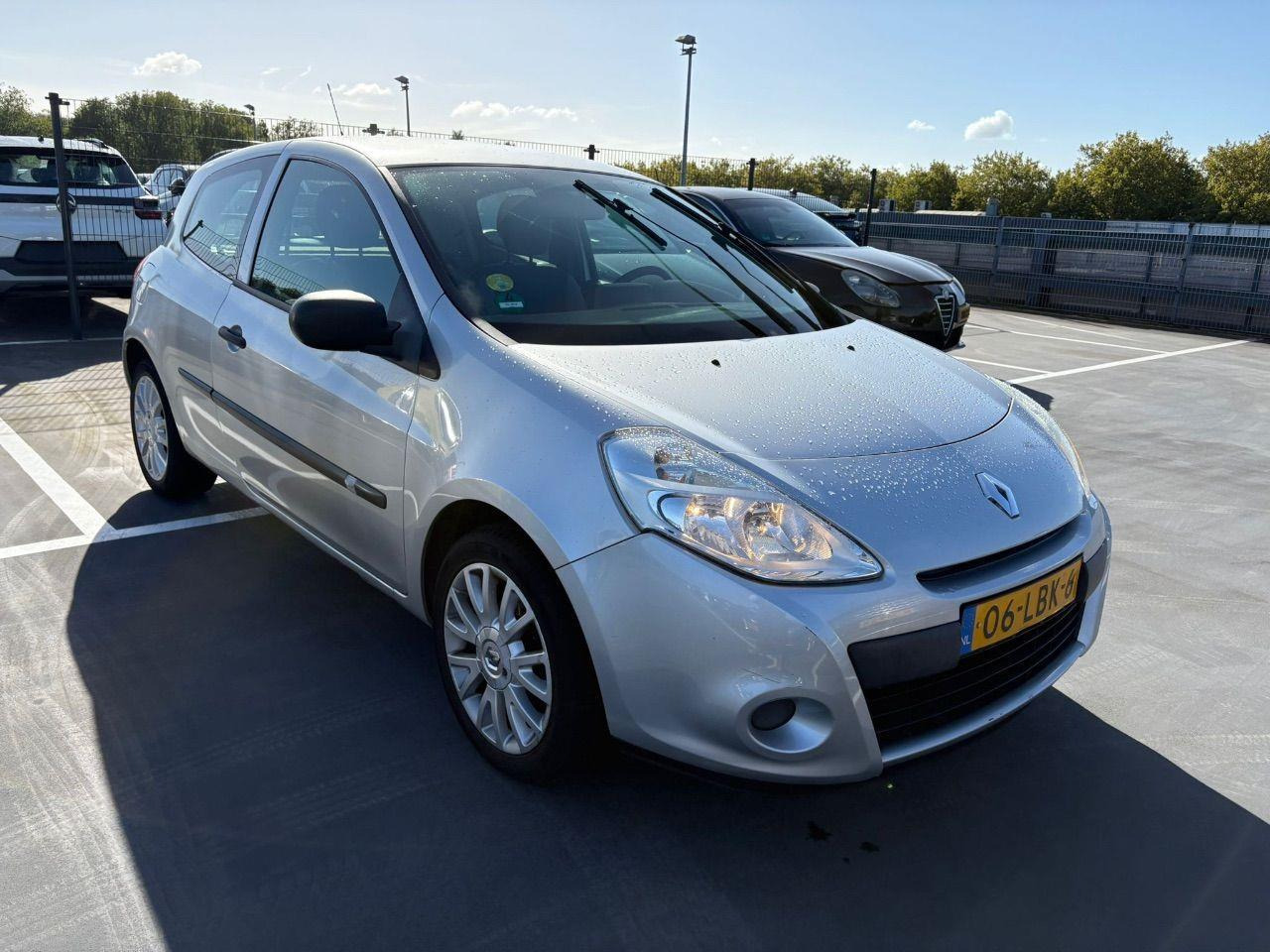 Renault Clio 1.2 TCe Special Line | 2010 | 130.181 km | 06LBK6 | NAP: Logisch - Hatchback: obrázek 2 Renault Clio 1.2 TCe Special Line | 2010 | 130.181 km | 06LBK6 | NAP: Logisch - Hatchback: obrázek 2
