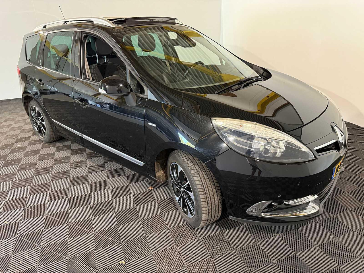 Renault Grand Scénic 1.2 Tce Bose | 2016 | 118.319 km | H-596-NV - Osobní auto: obrázek 5 Renault Grand Scénic 1.2 Tce Bose | 2016 | 118.319 km | H-596-NV - Osobní auto: obrázek 5