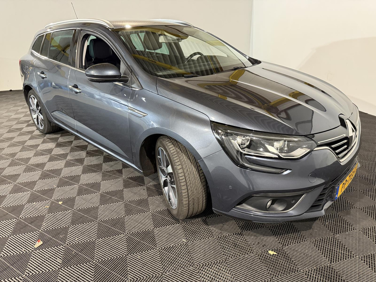 Renault | Mégane Estate | 1.2 TCe Bose | 2017 | 197.462 km | PP713F | Logisch - Osobní auto: obrázek 3 Renault | Mégane Estate | 1.2 TCe Bose | 2017 | 197.462 km | PP713F | Logisch - Osobní auto: obrázek 3