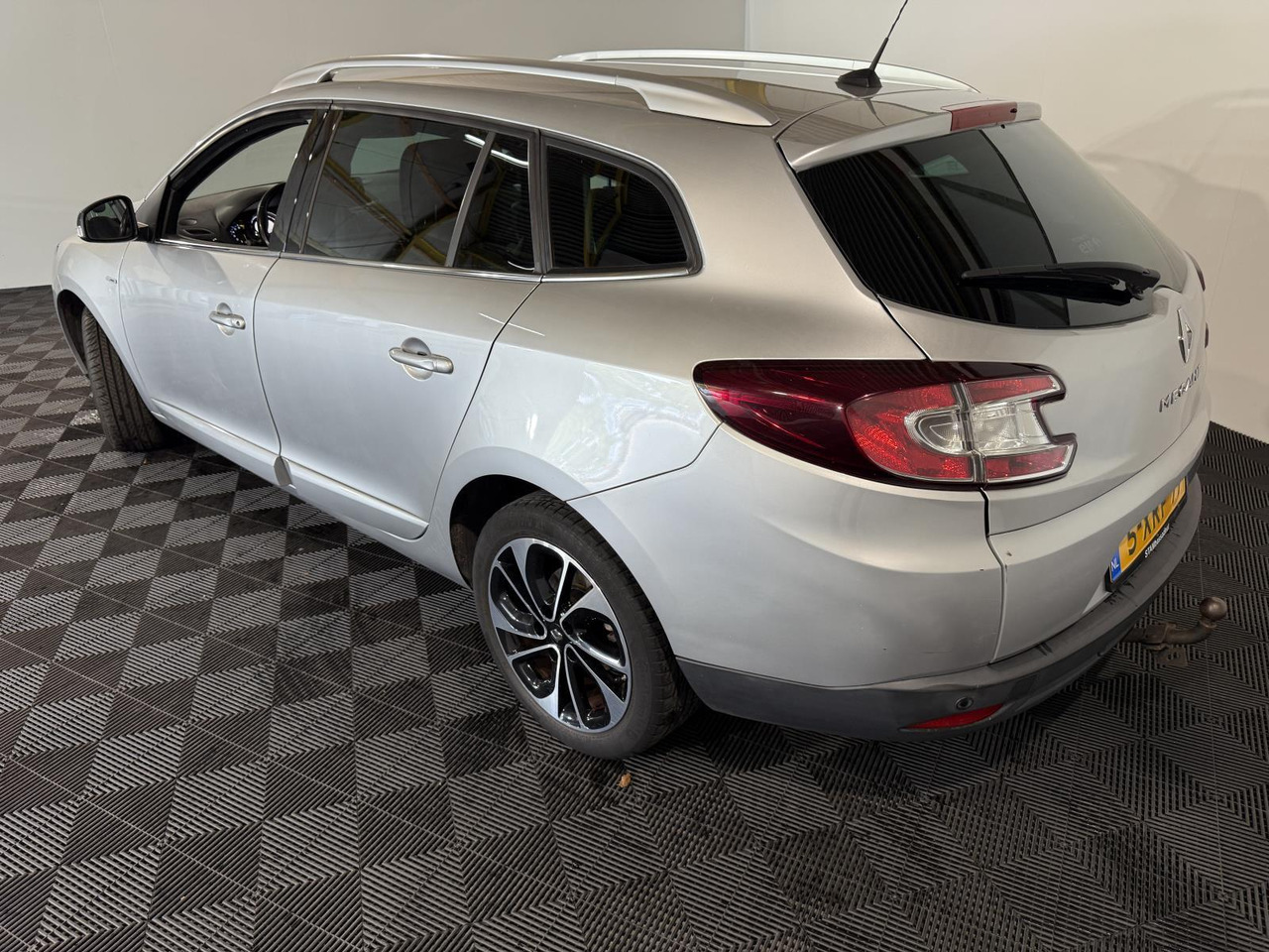 Renault Mégane Estate 1.2 TCe Bose 5-XRF-97 185.127 km 2014 - Osobní auto: obrázek 3 Renault Mégane Estate 1.2 TCe Bose 5-XRF-97 185.127 km 2014 - Osobní auto: obrázek 3