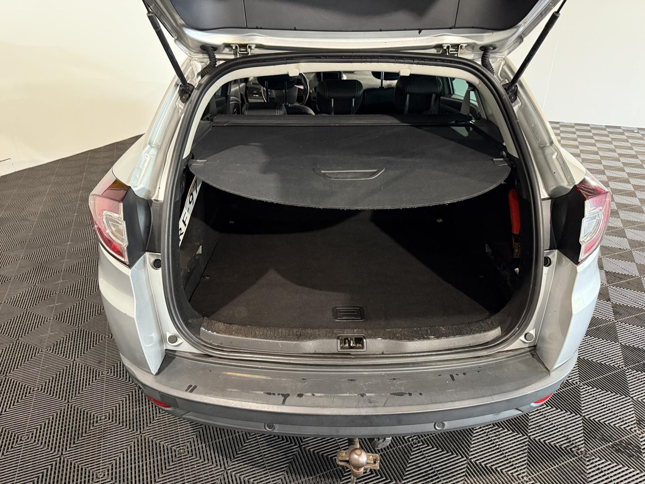 Renault Mégane Estate 1.2 TCe Bose 5-XRF-97 185.127 km 2014 - Osobní auto: obrázek 4 Renault Mégane Estate 1.2 TCe Bose 5-XRF-97 185.127 km 2014 - Osobní auto: obrázek 4