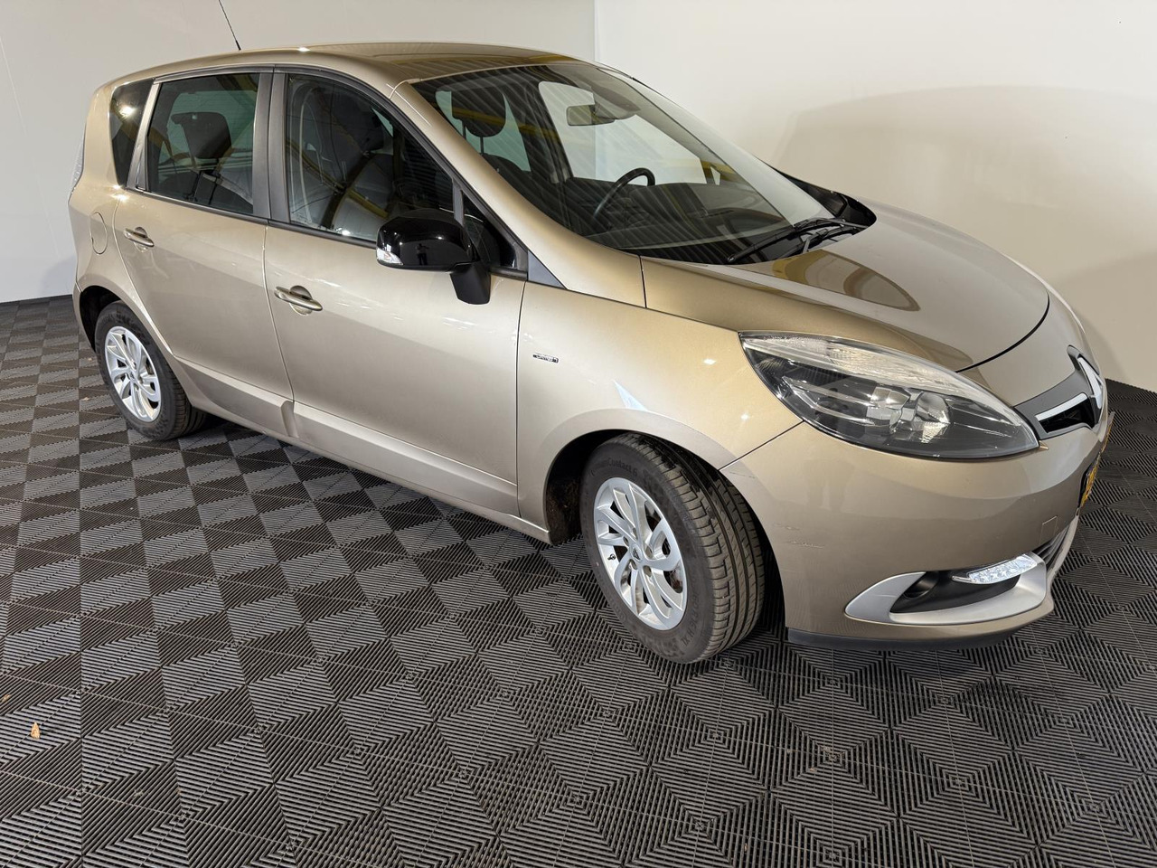 Renault Scénic 1.2 TCe Limited GB-844-F 145.710 km - Osobní auto: obrázek 5 Renault Scénic 1.2 TCe Limited GB-844-F 145.710 km - Osobní auto: obrázek 5