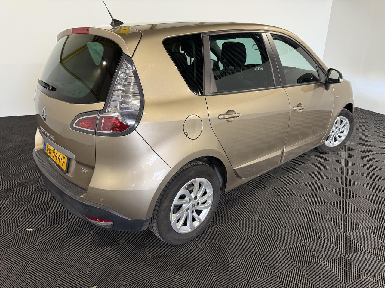 Renault Scénic 1.2 TCe Limited GB-844-F 145.710 km - Osobní auto: obrázek 4 Renault Scénic 1.2 TCe Limited GB-844-F 145.710 km - Osobní auto: obrázek 4