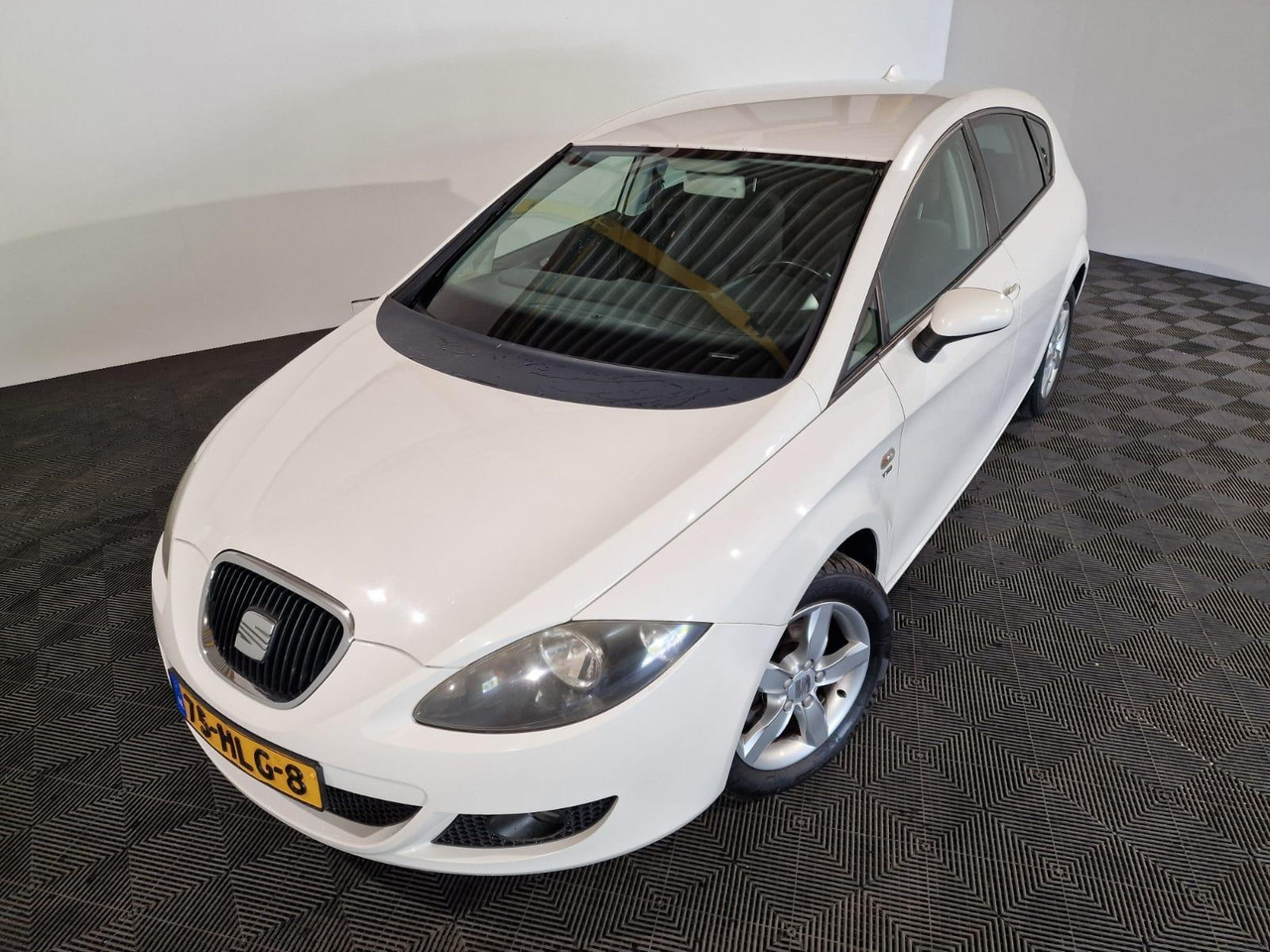 SEAT Leon 1.4 TSI Business Style 75-HLG-8 268.116 km - Osobní auto: obrázek 1 SEAT Leon 1.4 TSI Business Style 75-HLG-8 268.116 km - Osobní auto: obrázek 1