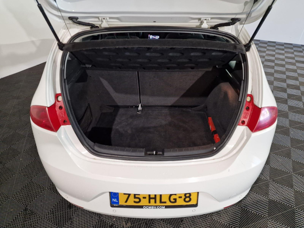 SEAT Leon 1.4 TSI Business Style 75-HLG-8 268.116 km - Osobní auto: obrázek 3 SEAT Leon 1.4 TSI Business Style 75-HLG-8 268.116 km - Osobní auto: obrázek 3