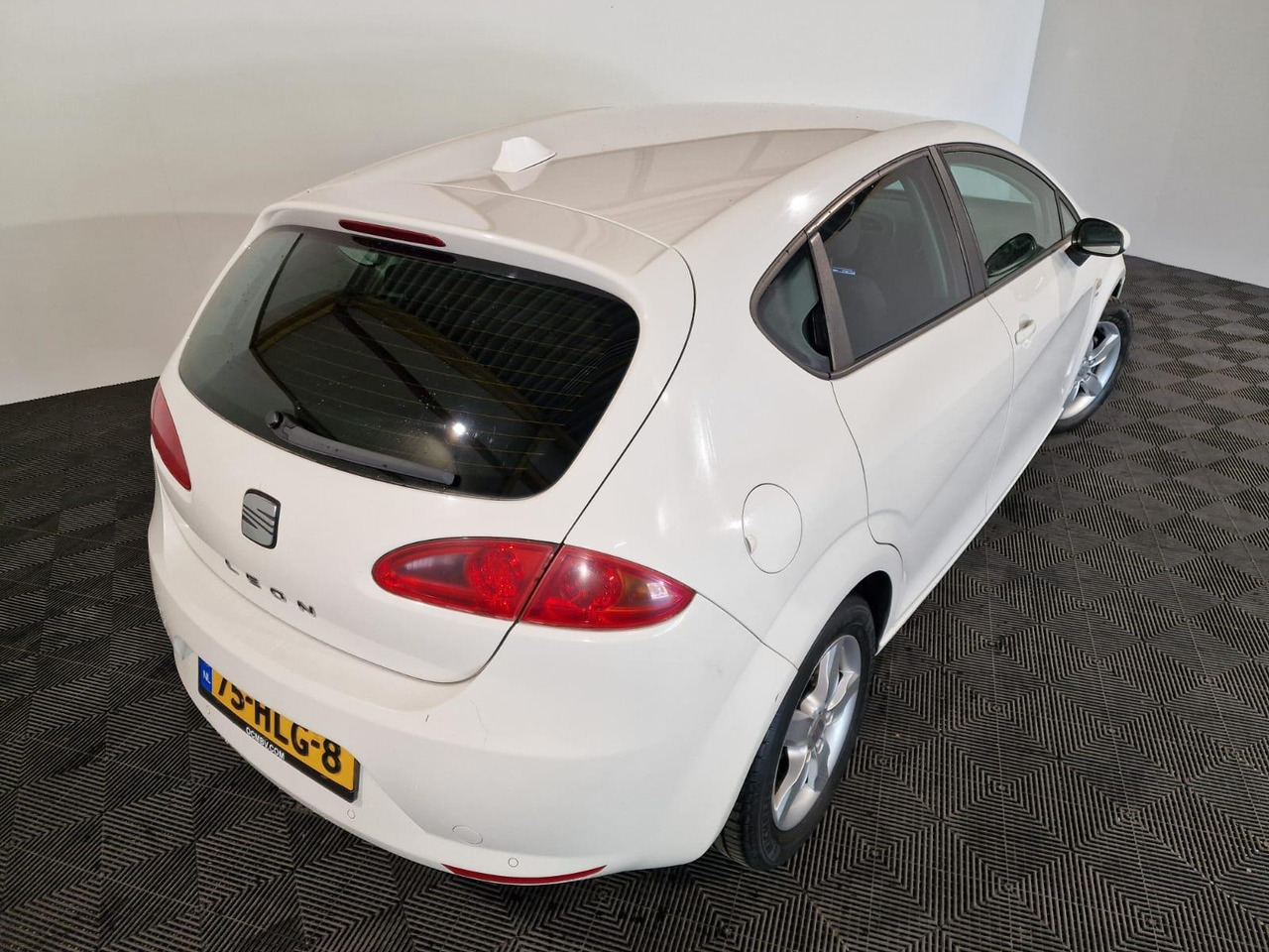SEAT Leon 1.4 TSI Business Style 75-HLG-8 268.116 km - Osobní auto: obrázek 4 SEAT Leon 1.4 TSI Business Style 75-HLG-8 268.116 km - Osobní auto: obrázek 4