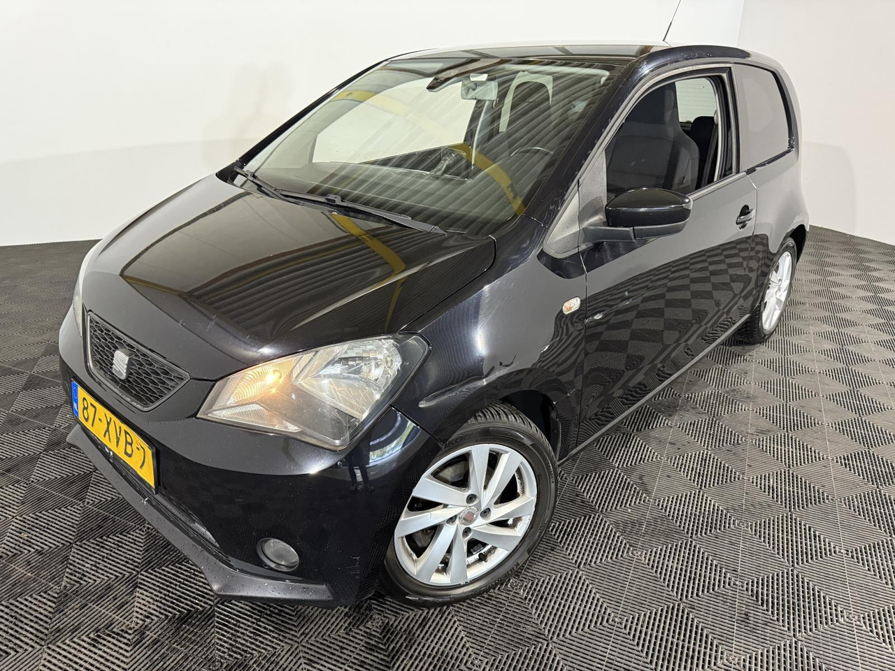 SEAT | Mii | 1.0 Style Sport | 2012 | 246.992 km | 87XVB7 | Logisch - Hatchback: obrázek 1 SEAT | Mii | 1.0 Style Sport | 2012 | 246.992 km | 87XVB7 | Logisch - Hatchback: obrázek 1