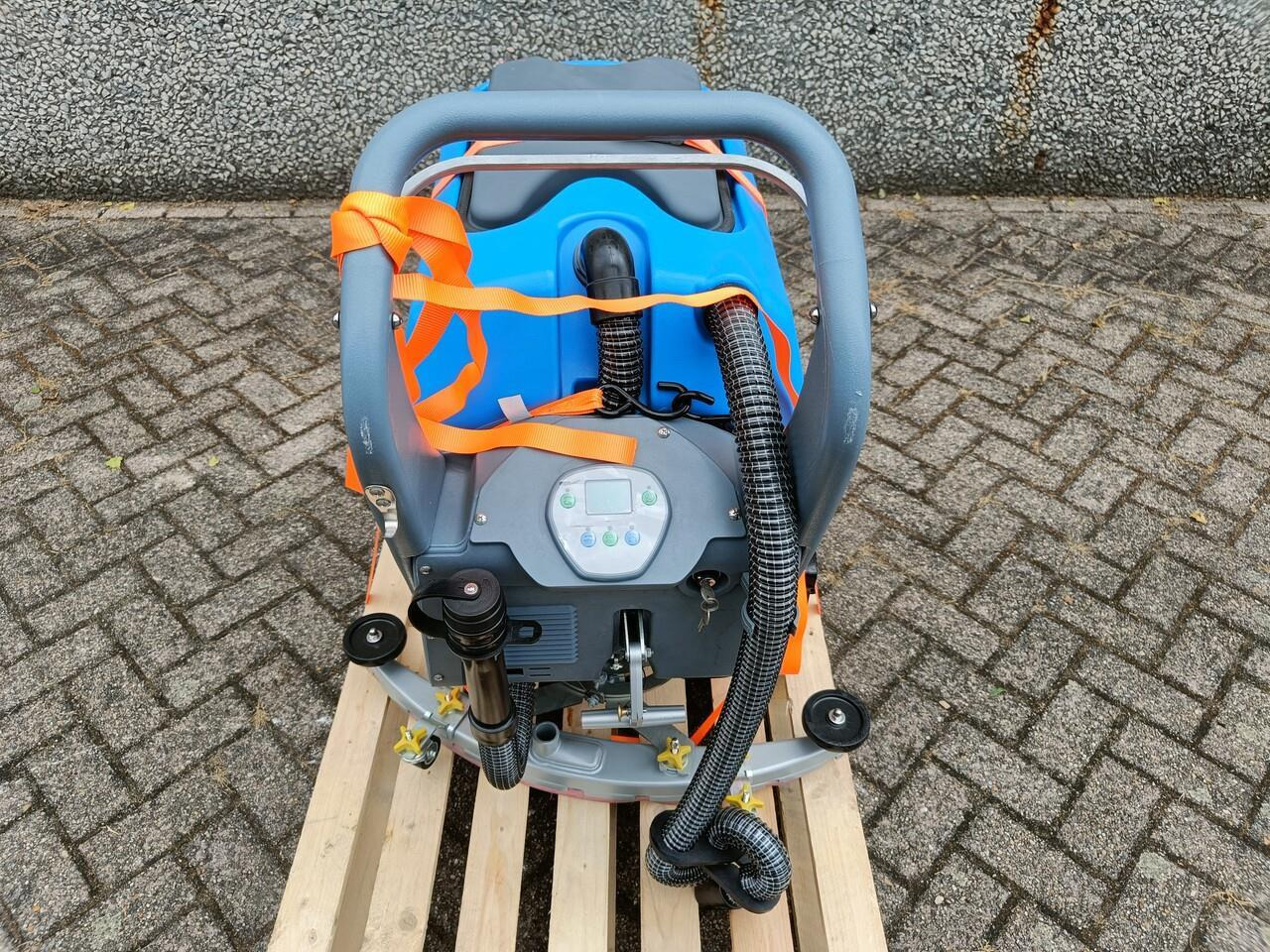 Schrob/ Veegmachine Nieuw - Úklidový stroj: obrázek 5 Schrob/ Veegmachine Nieuw - Úklidový stroj: obrázek 5