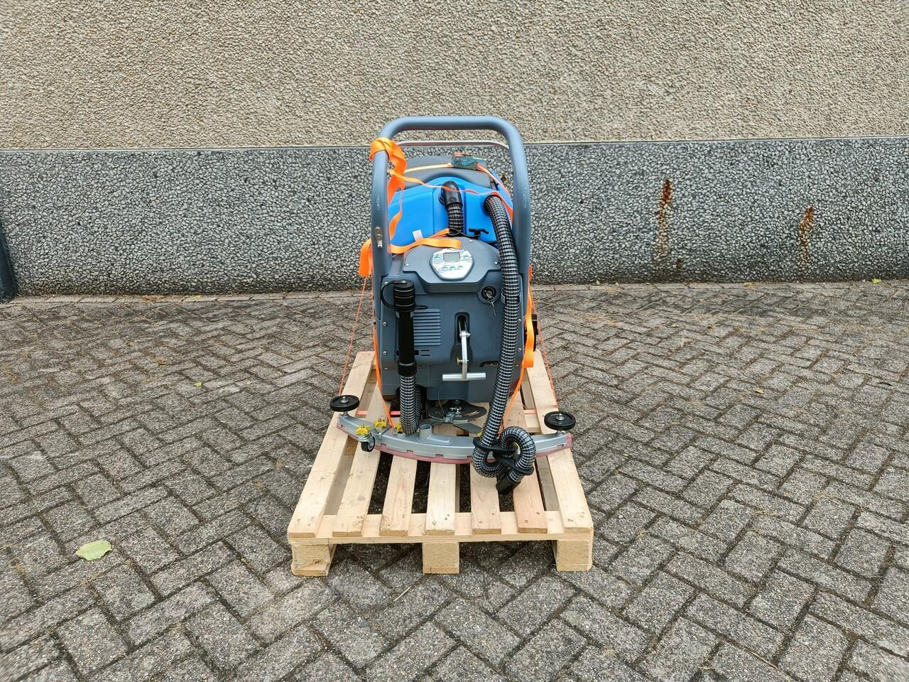 Schrob/ Veegmachine Nieuw - Úklidový stroj: obrázek 4 Schrob/ Veegmachine Nieuw - Úklidový stroj: obrázek 4