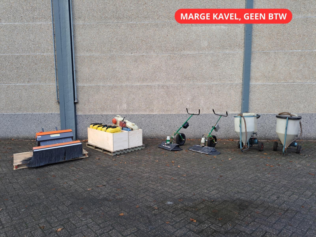 Set Spuitapparatuur: 5x Rugspuit, 2x Duwspuit, 2 Vul-/Spoelmachines, 1x Mantis UVL Spuit Installatie - Úklidový stroj: obrázek 1 Set Spuitapparatuur: 5x Rugspuit, 2x Duwspuit, 2 Vul-/Spoelmachines, 1x Mantis UVL Spuit Installatie - Úklidový stroj: obrázek 1