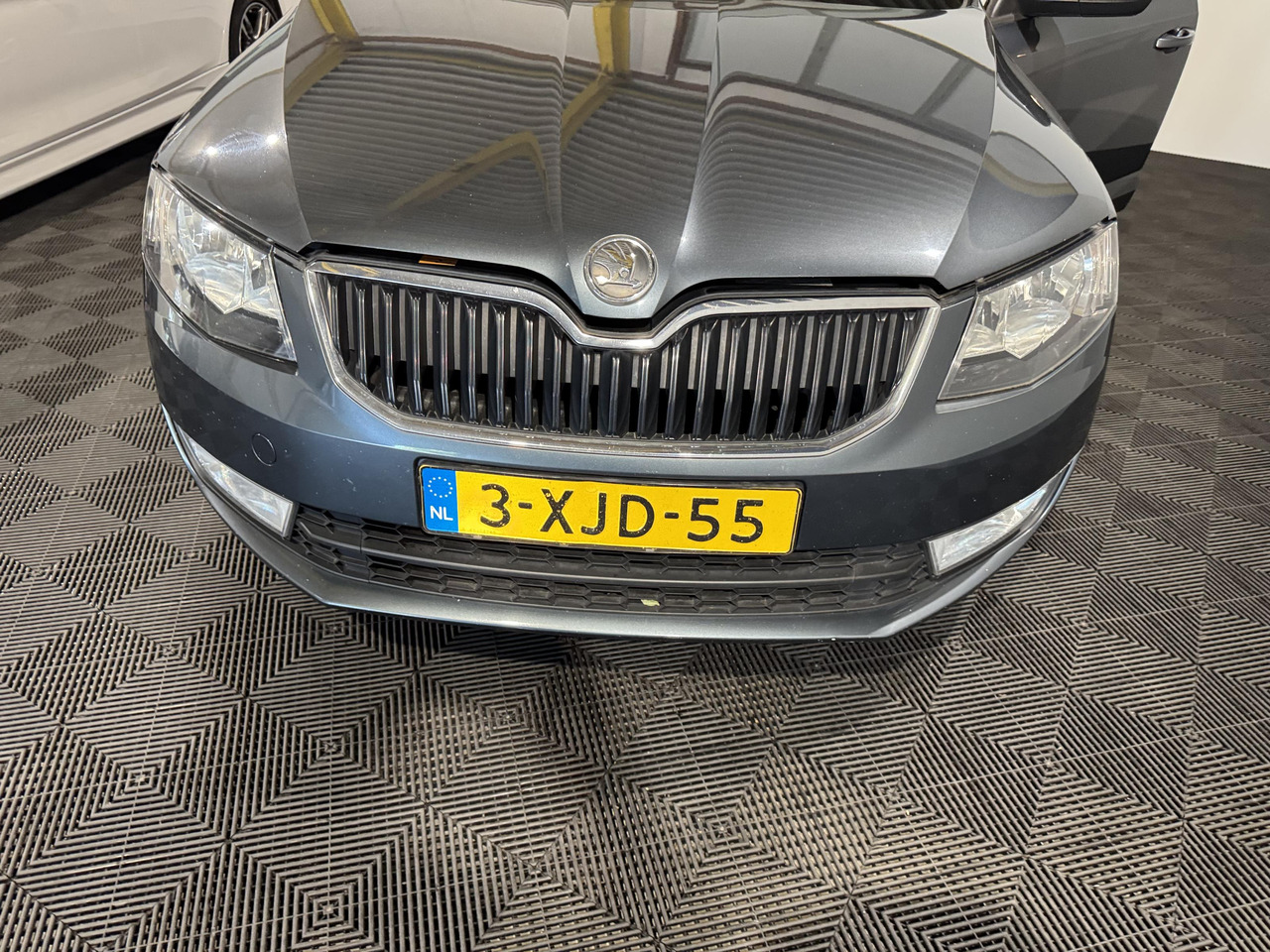 Skoda Octavia Combi 1.2 TSI Greentech Ambition Businessline | 2014 | 209.293 km | 3-XJD-55 - Osobní auto: obrázek 2 Skoda Octavia Combi 1.2 TSI Greentech Ambition Businessline | 2014 | 209.293 km | 3-XJD-55 - Osobní auto: obrázek 2