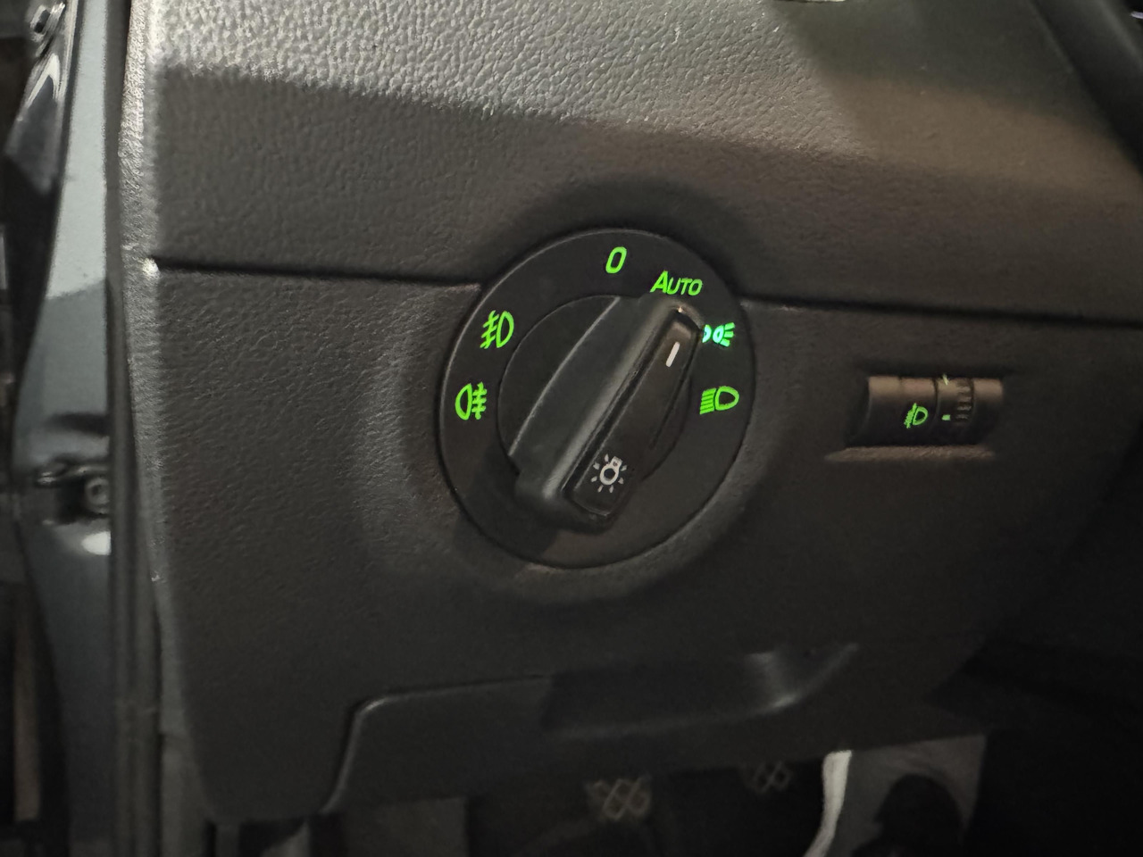 Skoda Octavia Combi 1.2 TSI Greentech Ambition Businessline | 2014 | 209.293 km | 3-XJD-55 - Osobní auto: obrázek 5 Skoda Octavia Combi 1.2 TSI Greentech Ambition Businessline | 2014 | 209.293 km | 3-XJD-55 - Osobní auto: obrázek 5