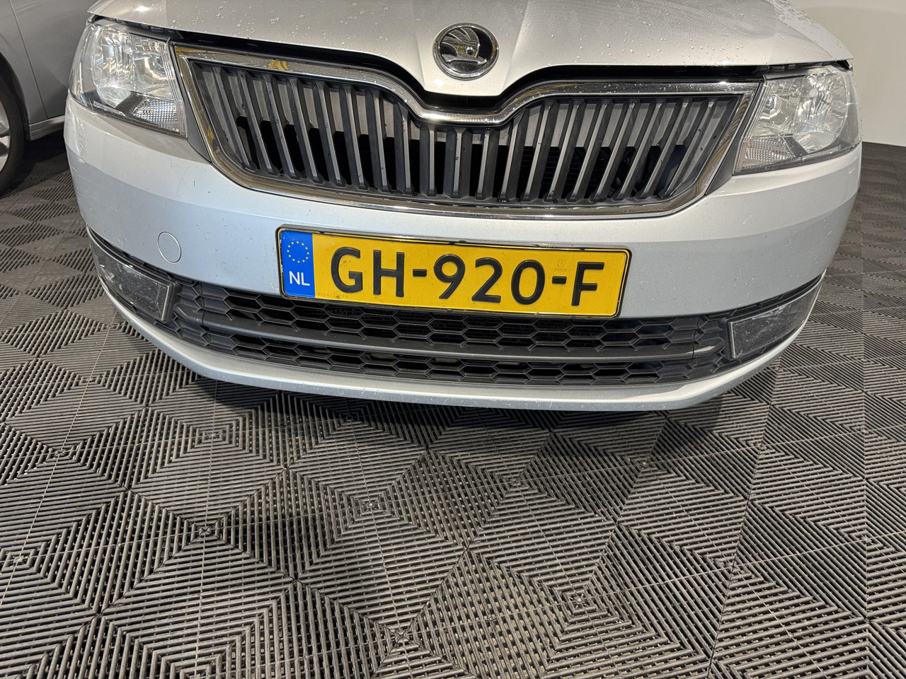 Skoda Rapid Spaceback 1.2 TSI Greentech Ambition Businessline | 2015 | 274.606 km |GH-920-F - Hatchback: obrázek 5 Skoda Rapid Spaceback 1.2 TSI Greentech Ambition Businessline | 2015 | 274.606 km |GH-920-F - Hatchback: obrázek 5