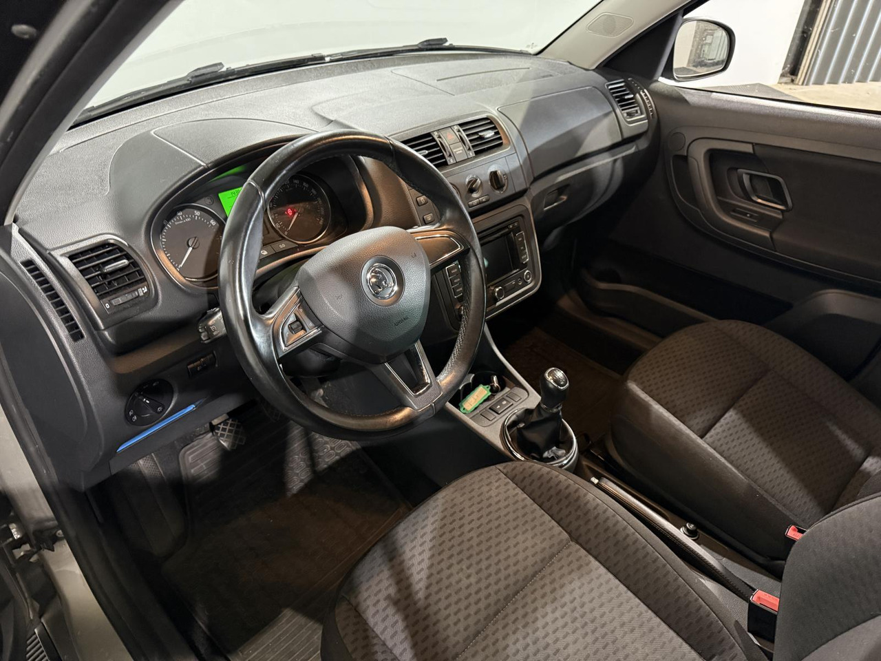 Skoda Roomster 1.2 TSI Drive | 2015 | 119.156 km | 2-XTS-79 - Osobní auto: obrázek 4 Skoda Roomster 1.2 TSI Drive | 2015 | 119.156 km | 2-XTS-79 - Osobní auto: obrázek 4