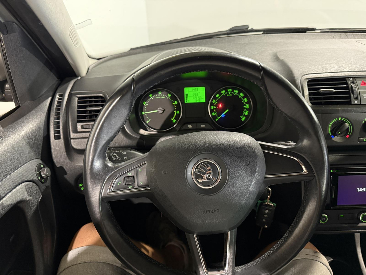 Skoda Roomster 1.2 TSI Drive | 2015 | 119.156 km | 2-XTS-79 - Osobní auto: obrázek 5 Skoda Roomster 1.2 TSI Drive | 2015 | 119.156 km | 2-XTS-79 - Osobní auto: obrázek 5