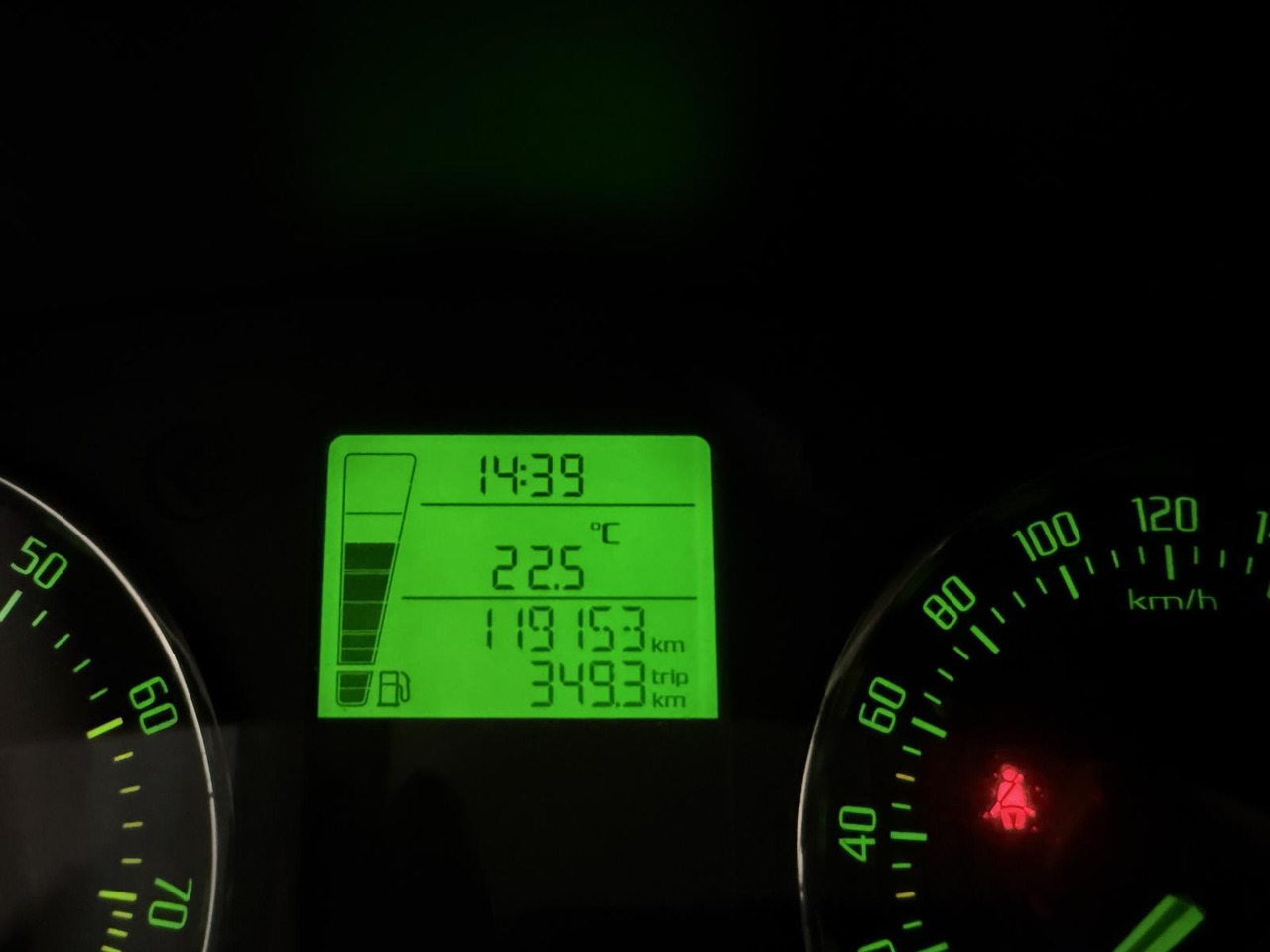 Skoda Roomster 1.2 TSI Drive | 2015 | 119.156 km | 2-XTS-79 - Osobní auto: obrázek 2 Skoda Roomster 1.2 TSI Drive | 2015 | 119.156 km | 2-XTS-79 - Osobní auto: obrázek 2