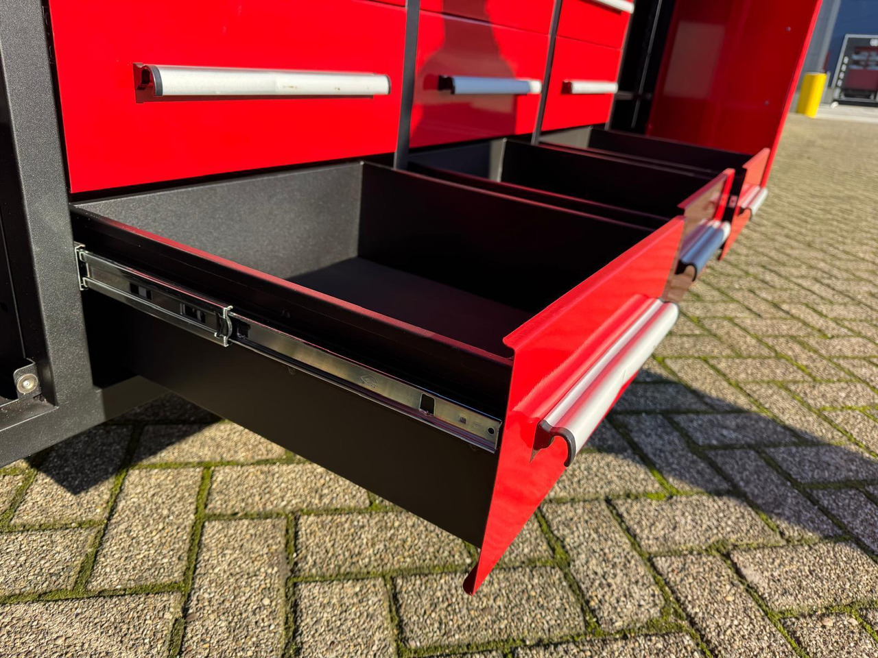 StahlWorks 10FT-12D-2-01C Gereedschapswand met 12 Lades en 2 Deuren (Nieuw) - Vybavení garáže/ Dílny: obrázek 3 StahlWorks 10FT-12D-2-01C Gereedschapswand met 12 Lades en 2 Deuren (Nieuw) - Vybavení garáže/ Dílny: obrázek 3