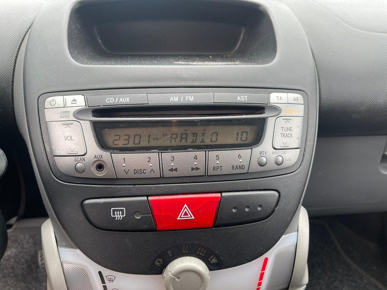Hatchback Toyota Aygo 1.0 12V 2007 247.975 km 37-XF-VH: obrázek 14
