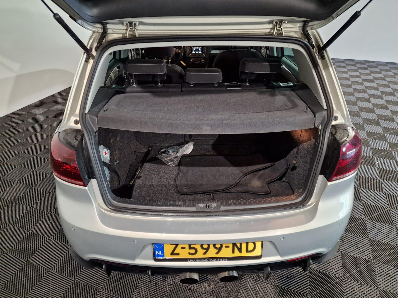 Volkswagen Golf 1.4TSI Highline R-Uitgevoerd Z-599-ND 160.958 km - Osobní auto: obrázek 3 Volkswagen Golf 1.4TSI Highline R-Uitgevoerd Z-599-ND 160.958 km - Osobní auto: obrázek 3