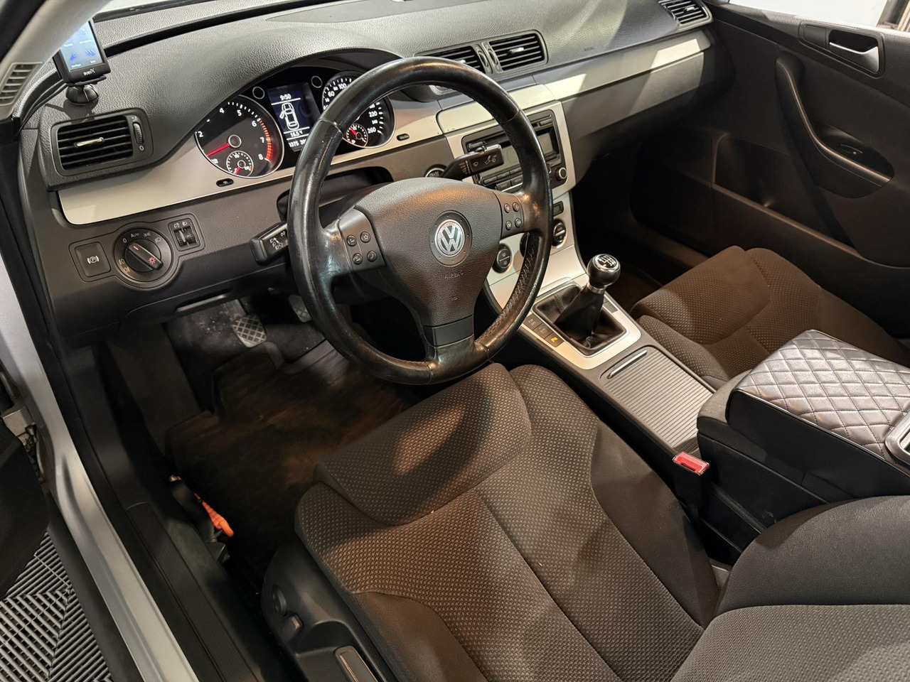 Volkswagen Passat 1.8 TFSI Comfortline 80-HKF-9 199.375 km - Osobní auto: obrázek 5 Volkswagen Passat 1.8 TFSI Comfortline 80-HKF-9 199.375 km - Osobní auto: obrázek 5