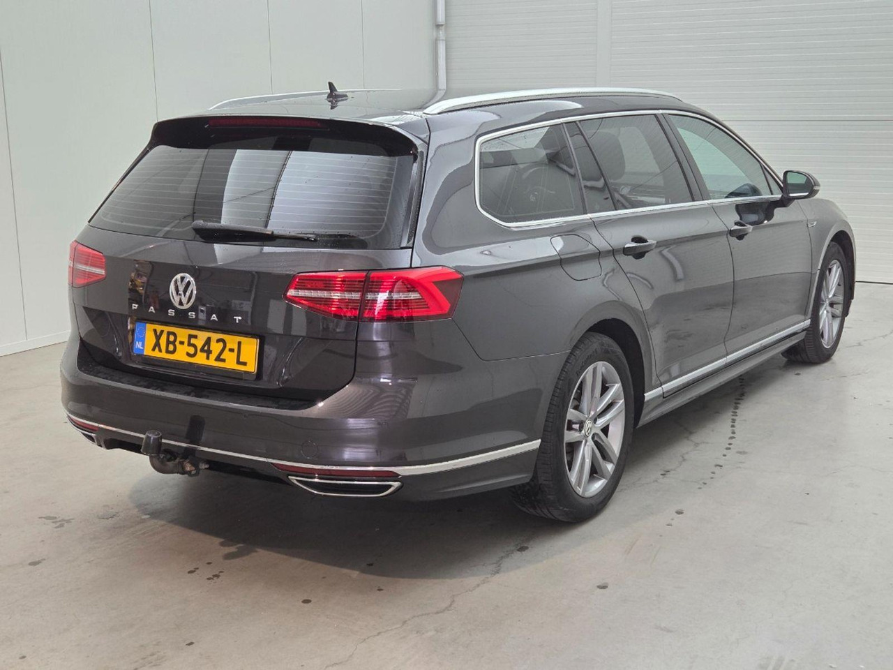 Volkswagen Passat Variant 1.6 TDI Highline Business R | 2018 | 179.613 km | Automaat | XB542L | NAP: Logisch - Osobní auto: obrázek 4 Volkswagen Passat Variant 1.6 TDI Highline Business R | 2018 | 179.613 km | Automaat | XB542L | NAP: Logisch - Osobní auto: obrázek 4