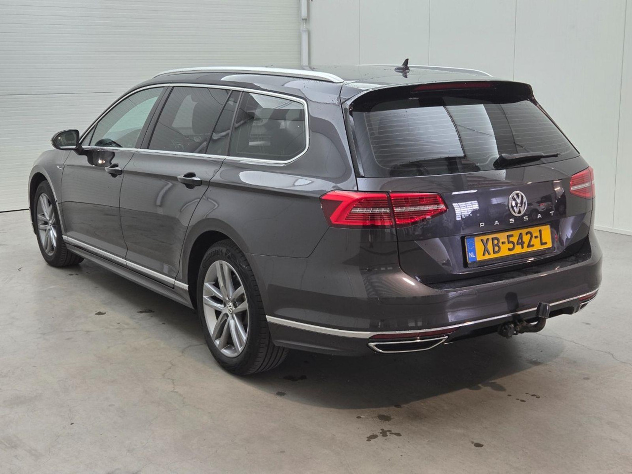 Volkswagen Passat Variant 1.6 TDI Highline Business R | 2018 | 179.613 km | Automaat | XB542L | NAP: Logisch - Osobní auto: obrázek 3 Volkswagen Passat Variant 1.6 TDI Highline Business R | 2018 | 179.613 km | Automaat | XB542L | NAP: Logisch - Osobní auto: obrázek 3