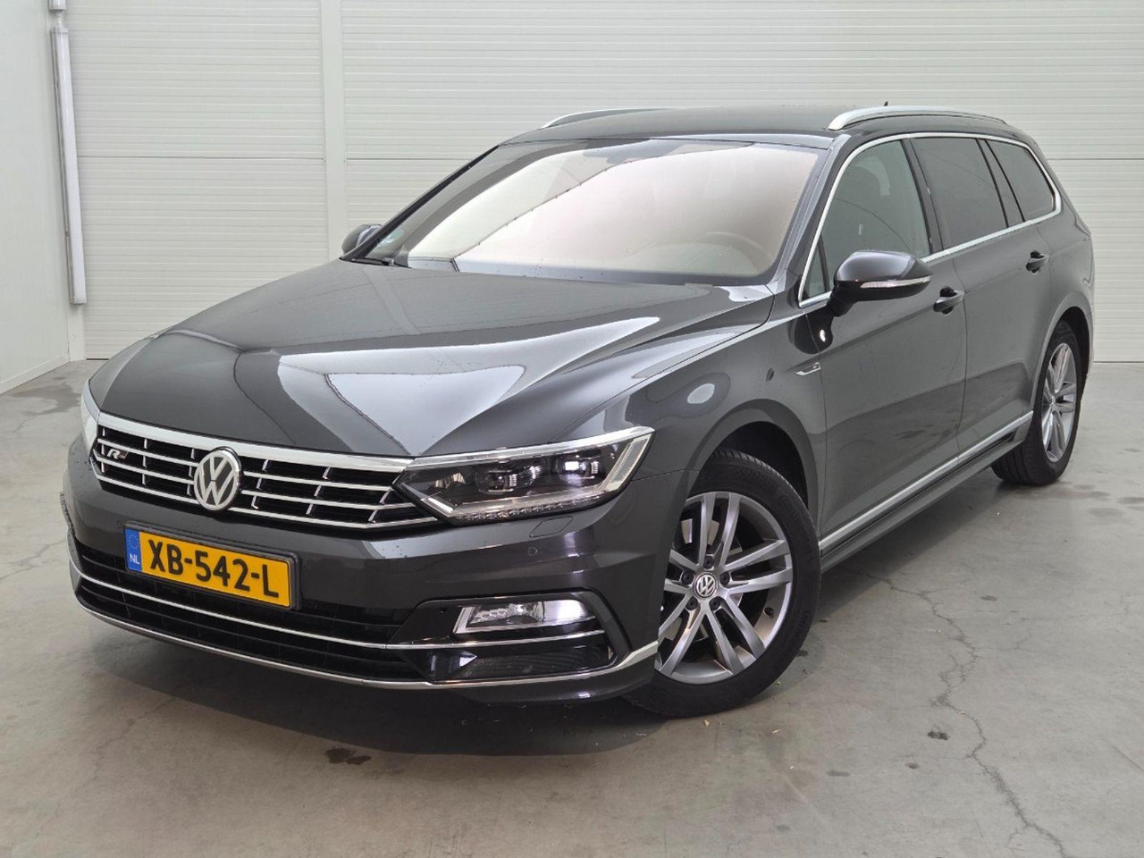 Volkswagen Passat Variant 1.6 TDI Highline Business R | 2018 | 179.613 km | Automaat | XB542L | NAP: Logisch - Osobní auto: obrázek 1 Volkswagen Passat Variant 1.6 TDI Highline Business R | 2018 | 179.613 km | Automaat | XB542L | NAP: Logisch - Osobní auto: obrázek 1