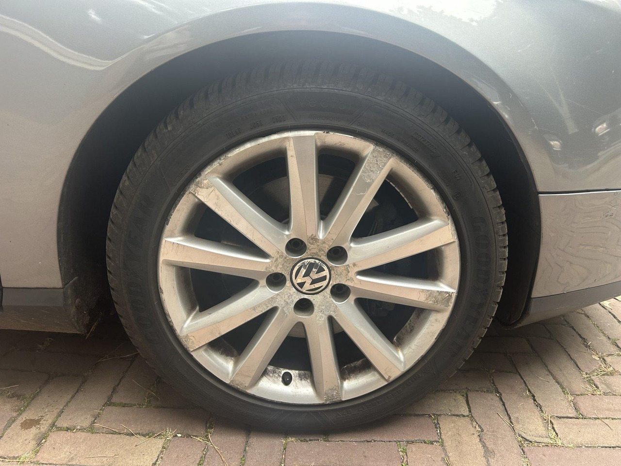 Volkswagen | Passat Variant | 2.0 TDI Sportline | 2006 | 379.923 km | Automaat | 20THBX | Logisch - Osobní auto: obrázek 4 Volkswagen | Passat Variant | 2.0 TDI Sportline | 2006 | 379.923 km | Automaat | 20THBX | Logisch - Osobní auto: obrázek 4