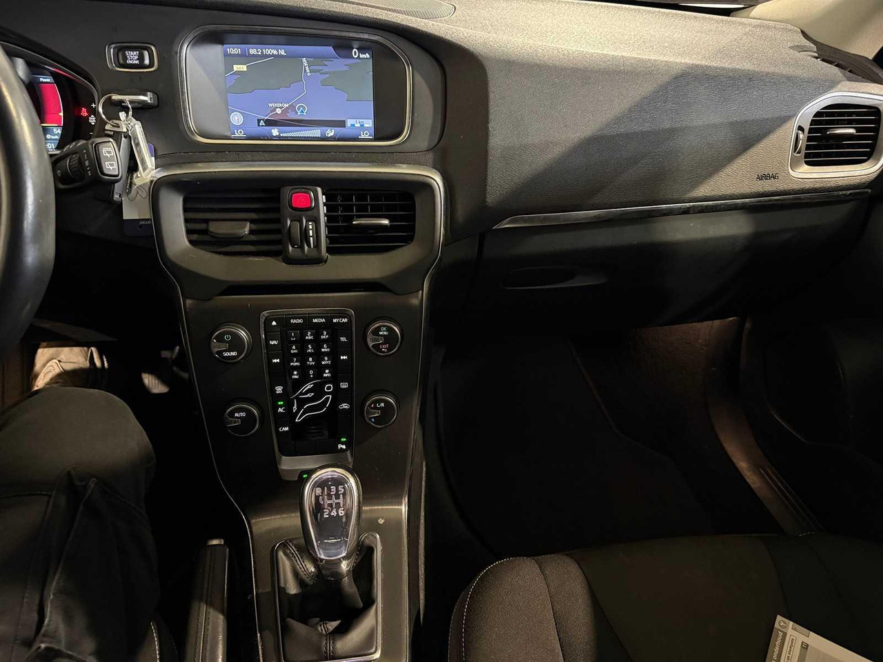 Volvo V40 1.6 T3 Momentum 2013 210.566 km 2-KBP-13 - Osobní auto: obrázek 5 Volvo V40 1.6 T3 Momentum 2013 210.566 km 2-KBP-13 - Osobní auto: obrázek 5