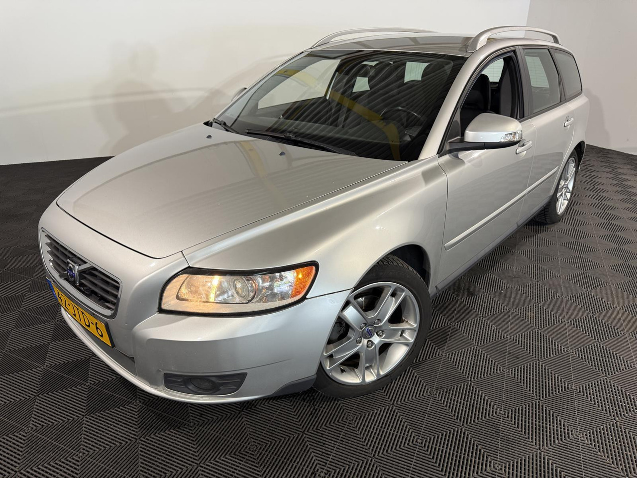 Volvo V50 1.6D DRIVe | 2009 | 255.196 km | 42-JTD-6 - Osobní auto: obrázek 1 Volvo V50 1.6D DRIVe | 2009 | 255.196 km | 42-JTD-6 - Osobní auto: obrázek 1