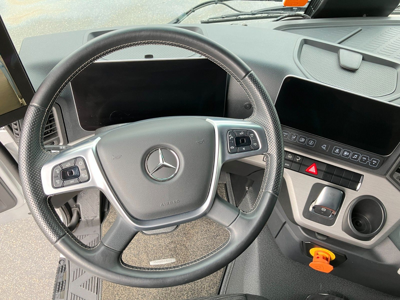 Mercedes-Benz eActros 400L 6x2 - Plachtový nákladní auto, Elektrické nákladní vozidlo: obrázek 5 Mercedes-Benz eActros 400L 6x2 - Plachtový nákladní auto, Elektrické nákladní vozidlo: obrázek 5