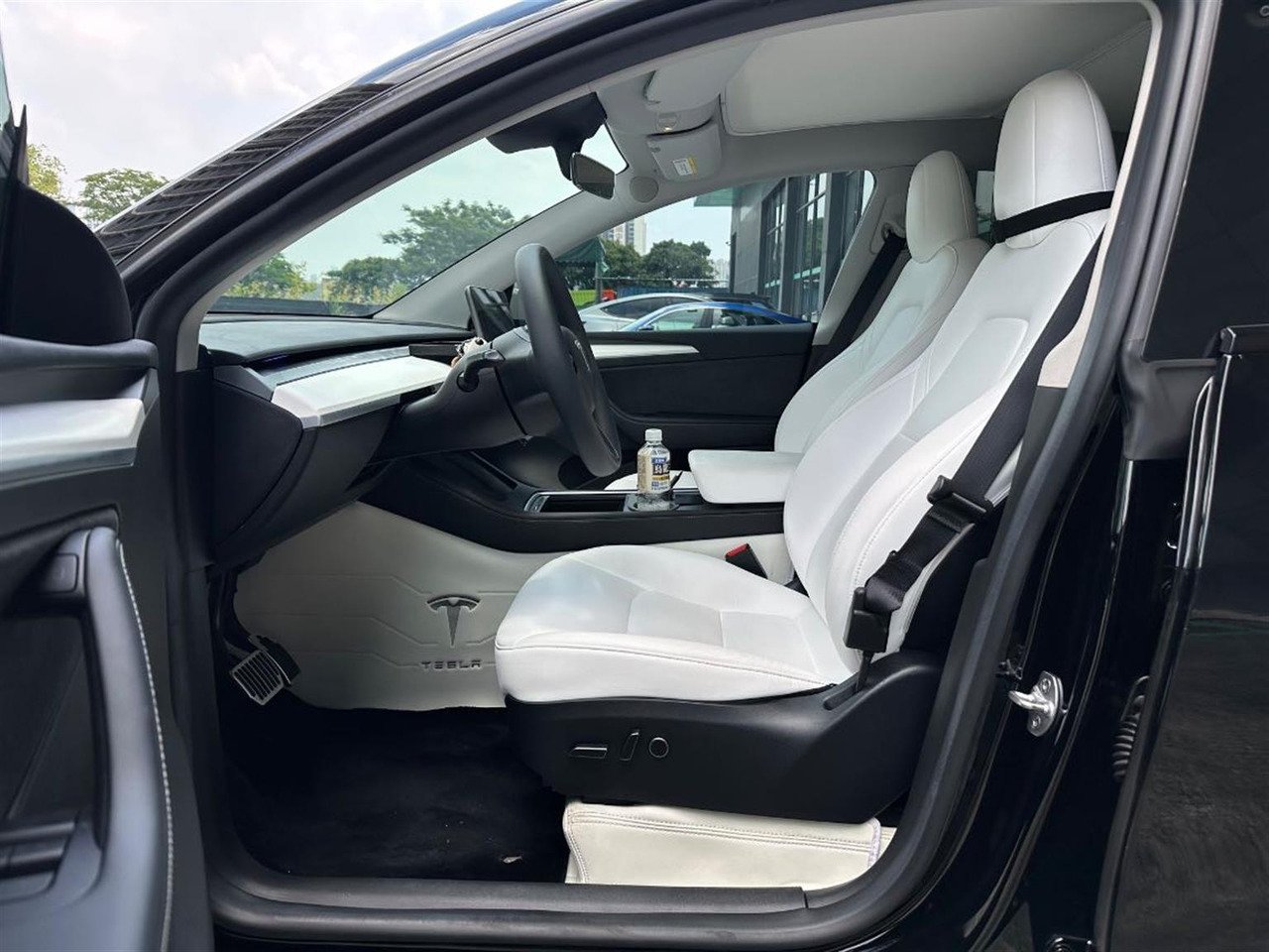 TESLA MODEL Y - Osobní auto: obrázek 2 TESLA MODEL Y - Osobní auto: obrázek 2
