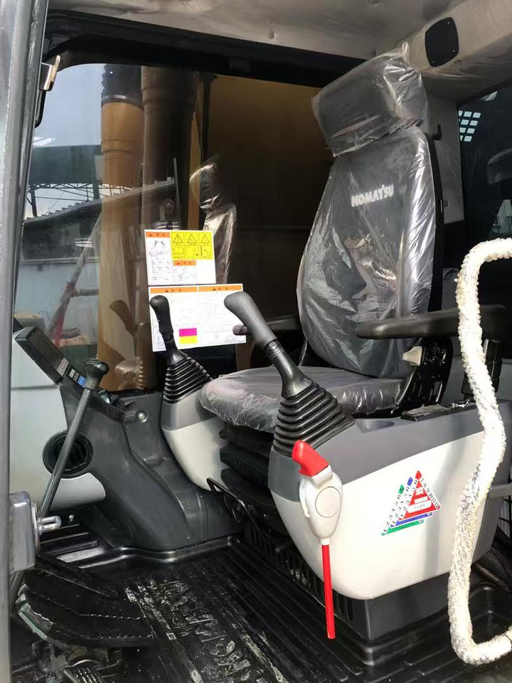 Komatsu PC220-8 - Pásové rýpadlo: obrázek 4 Komatsu PC220-8 - Pásové rýpadlo: obrázek 4