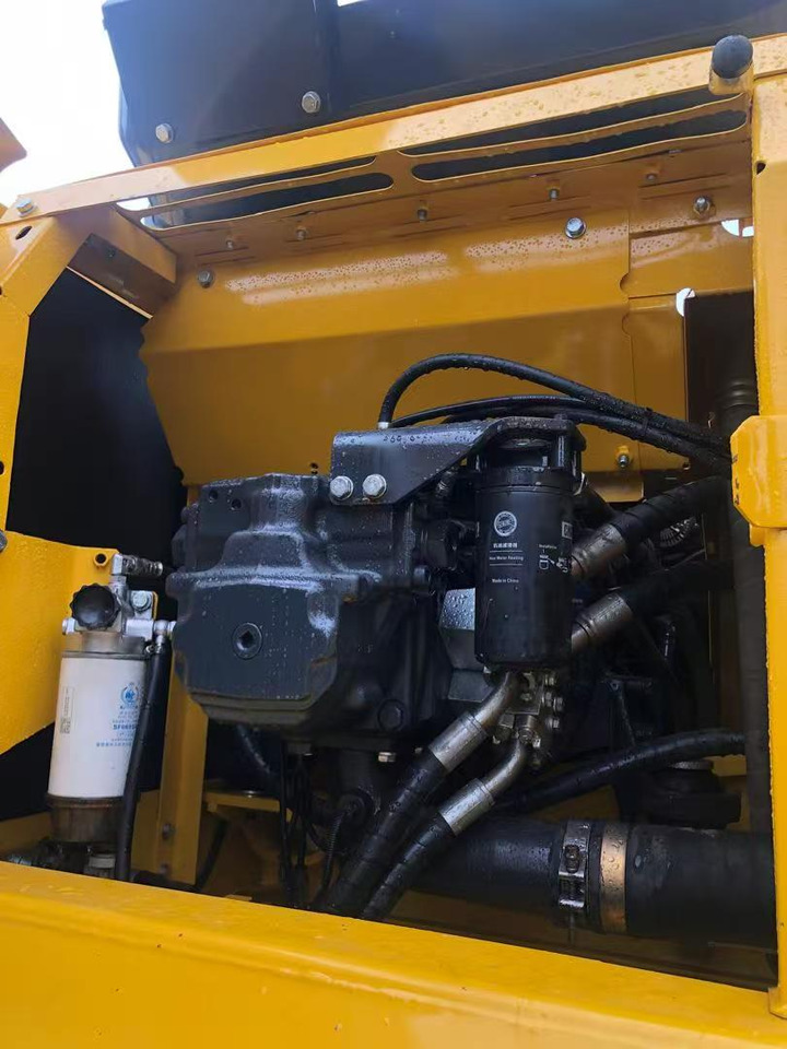 Komatsu PC220-8 - Pásové rýpadlo: obrázek 5 Komatsu PC220-8 - Pásové rýpadlo: obrázek 5