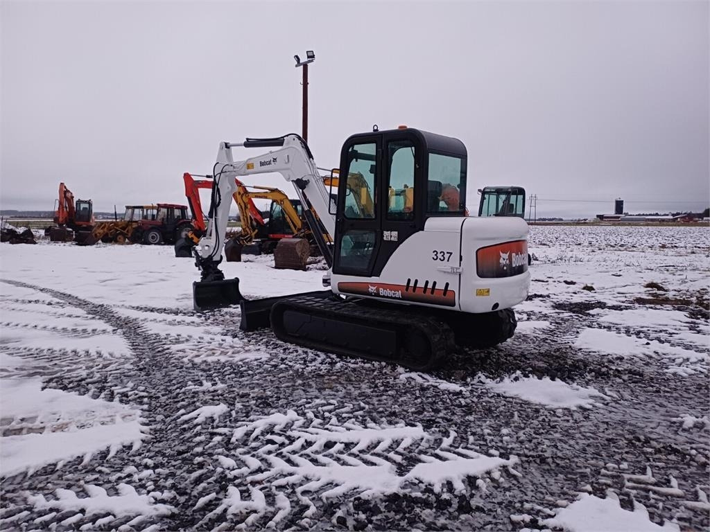 Bobcat 337D Kallistuvalla liittimellä - Mini rýpadlo: obrázek 3 Bobcat 337D Kallistuvalla liittimellä - Mini rýpadlo: obrázek 3