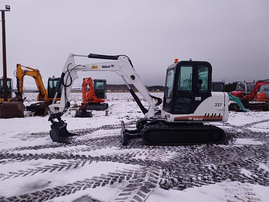 Bobcat 337D Kallistuvalla liittimellä - Mini rýpadlo: obrázek 2 Bobcat 337D Kallistuvalla liittimellä - Mini rýpadlo: obrázek 2