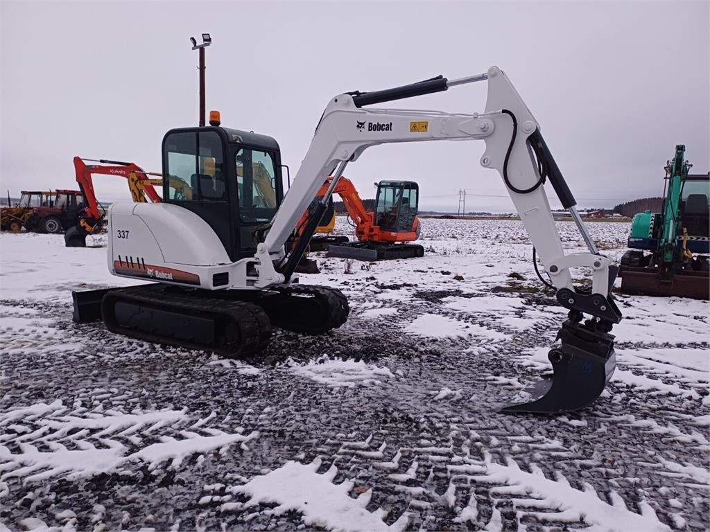 Bobcat 337D Kallistuvalla liittimellä - Mini rýpadlo: obrázek 4 Bobcat 337D Kallistuvalla liittimellä - Mini rýpadlo: obrázek 4