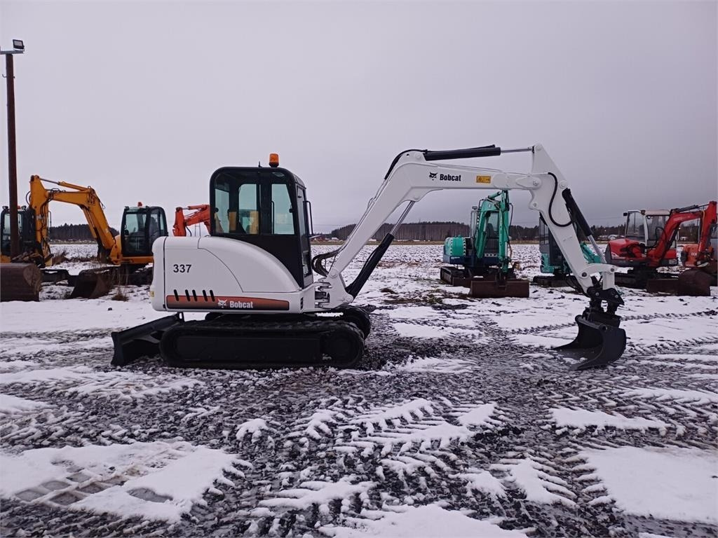 Bobcat 337D Kallistuvalla liittimellä - Mini rýpadlo: obrázek 5 Bobcat 337D Kallistuvalla liittimellä - Mini rýpadlo: obrázek 5